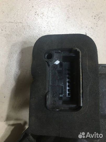 Замок двери задней правой Volkswagen Polo