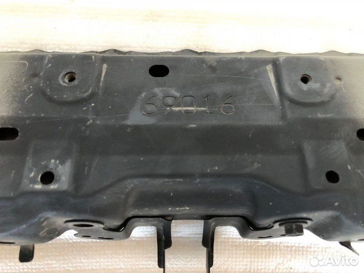 Верхняя планка телевизора Toyota Camry V70/V75