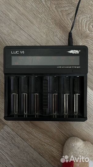 Зарядное устройство LUC V6 LCD Universal Charger