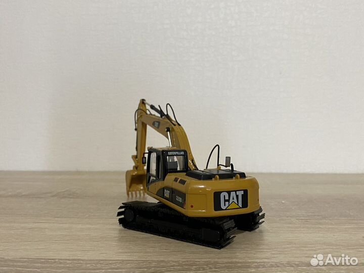 Масштабная модель экскаватора CAT 320D L 1:50