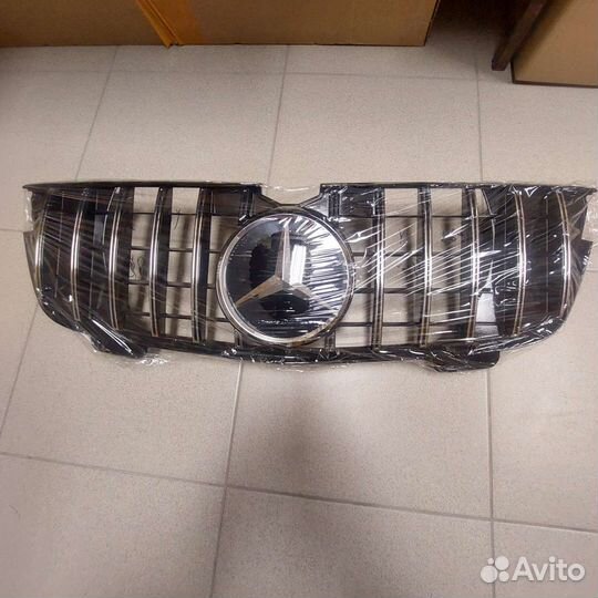 Решетка радиатора Mercedes GL W164