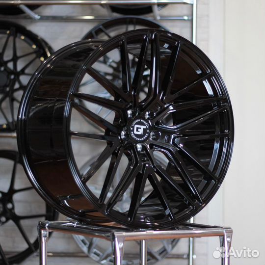 Кованые диски GT Forged R22 на BMW X5 X6 X6m X7