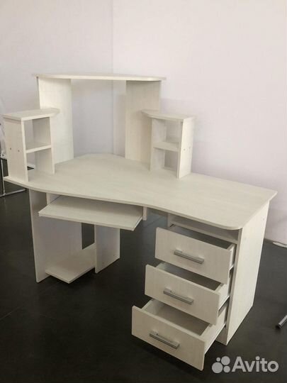 Стол компьютерный