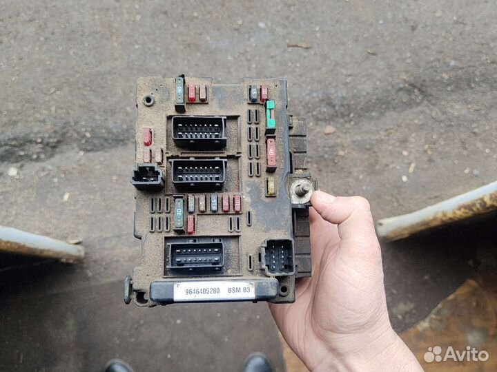 Блок предохранителей BCM В3 для Пежо 206 307 406