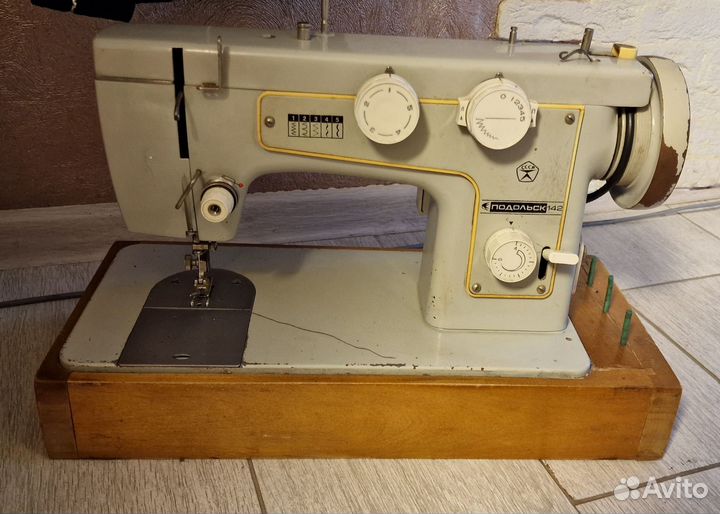 Швейная машина Подольск 142