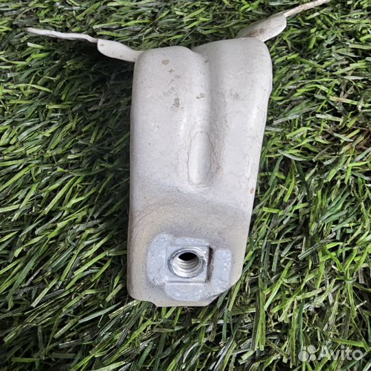 Кронштейн крепления крыла правый BMW 1 F20