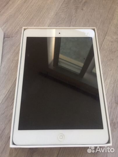 iPad mini первый(без сим)