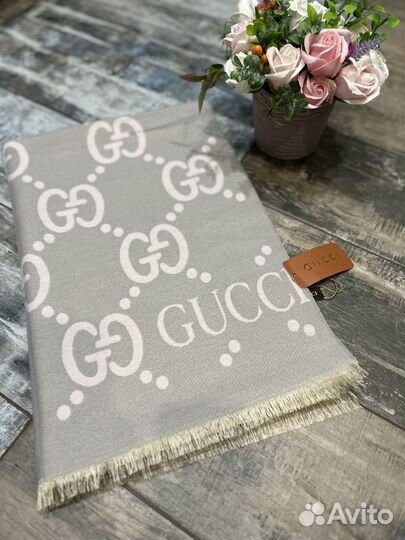 Кашемировый палантин Gucci серый с розовым