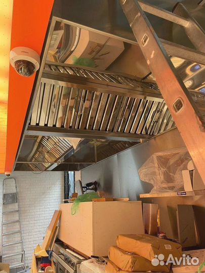 Зонт вытяжной с жироуловителем