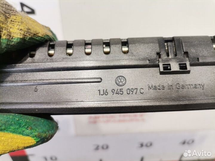 Стоп-сигнал Volkswagen Golf 3 1999 1J6945097C