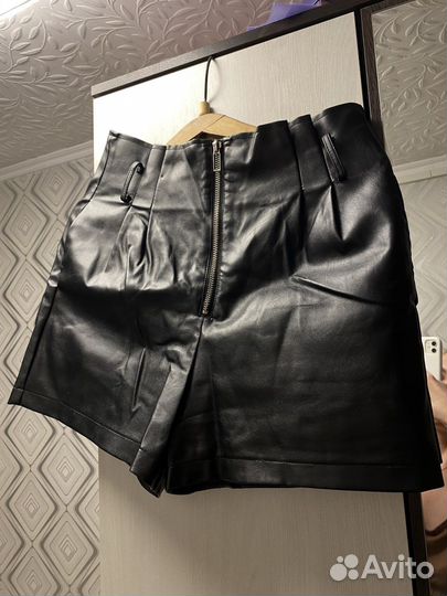 Кожаные шорты