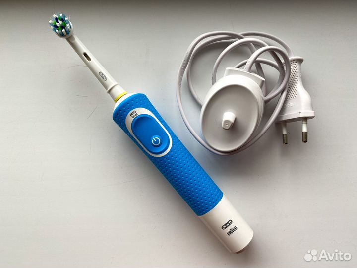 Электрическая зубная щетка Oral b