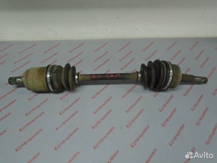 Nissan 39101-0M010 Вал приводной левый