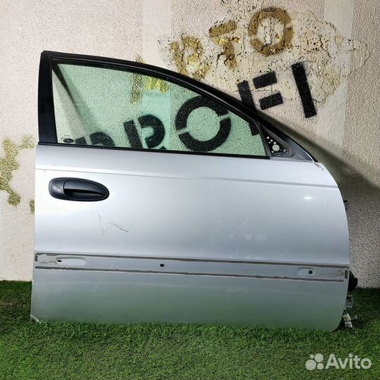 Дверь передняя правая Toyota Avensis (T220) I
