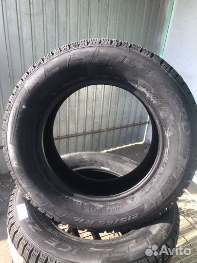 Pirelli Ice Zero 215/65 R16