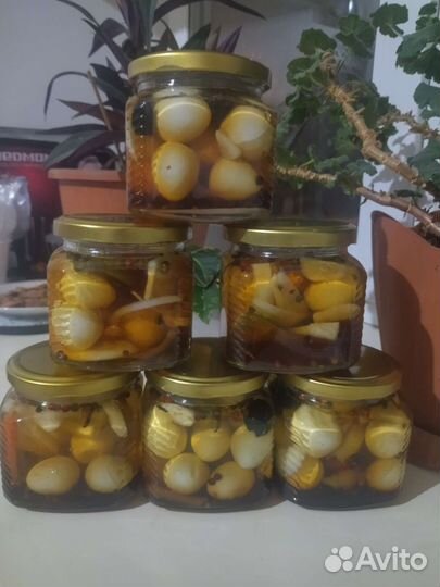 Яйцо перепелиное и куриное маринованное