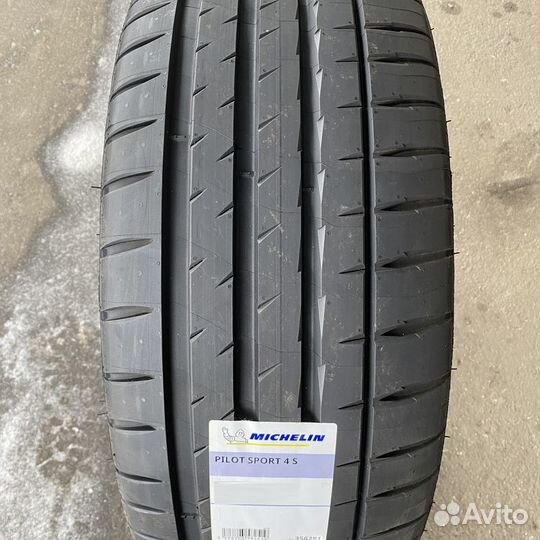 Michelin Pilot Sport 4 S 275/40 R20 106Y