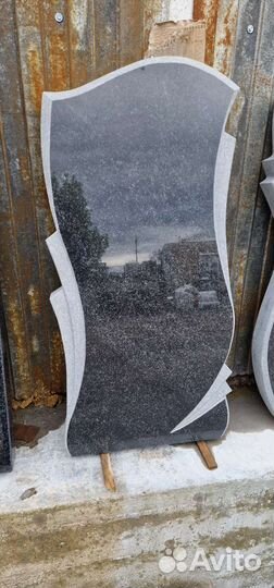 Изготовление памятников из гранита карелия