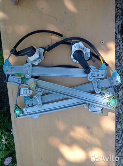 Стеклоподъемник на гранту