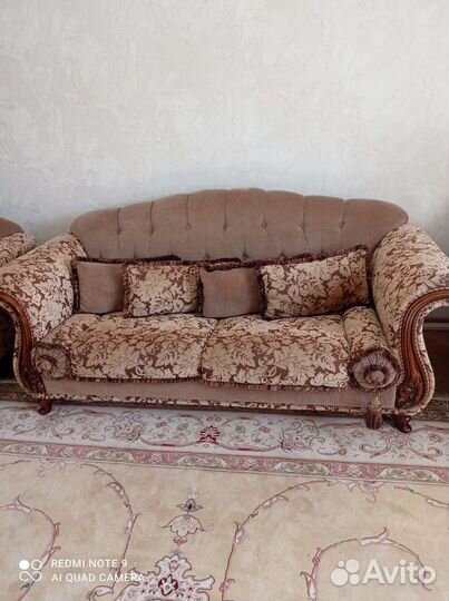 Хол, диван, кресла