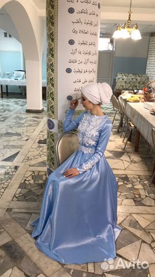 Платье на никах