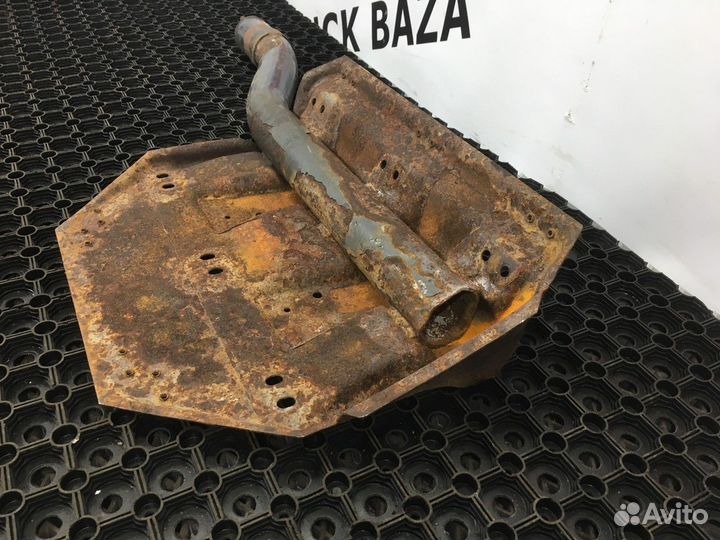 Кронштейн заднего крыла правый