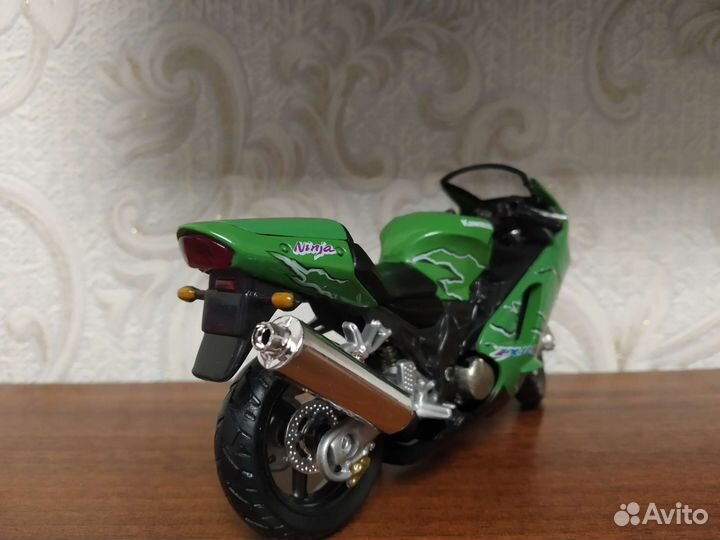 Модель мотоцикла kawasaki ninja 1:18