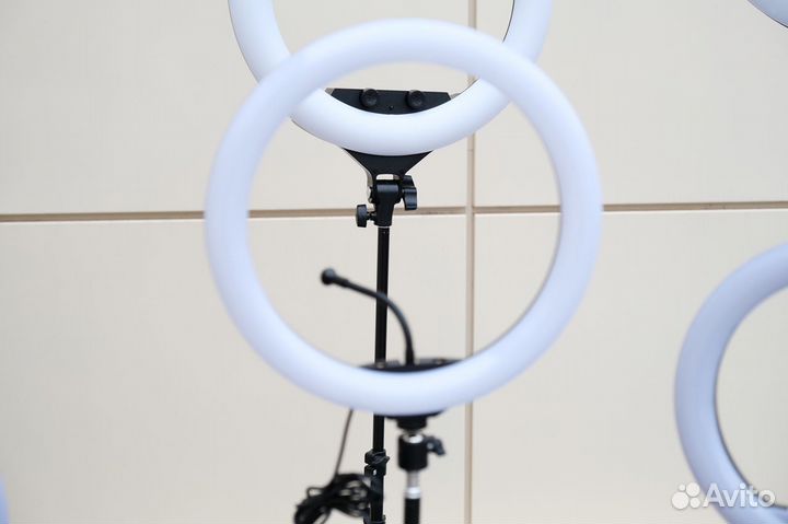 Кольцевая лампа 26см со штативом новая