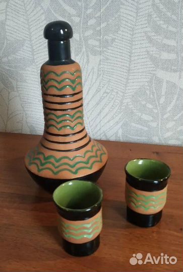 Чашки, стаканы, блюда, кувшин и пр