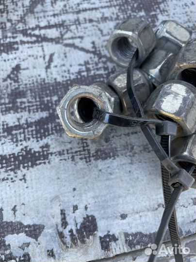 Колёсные гайки