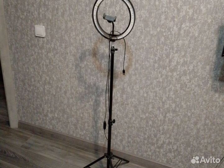 Кольцевая лампа со штативом