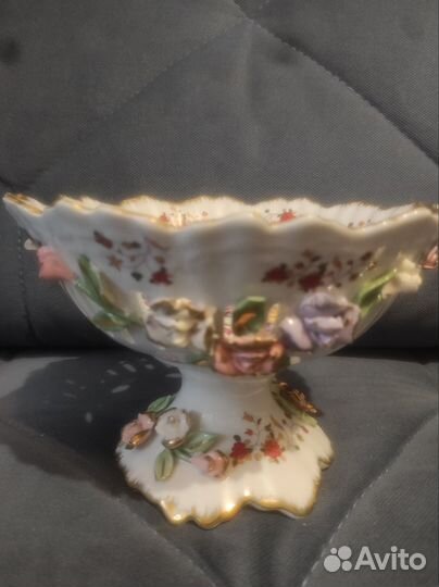 Ваза для фруктов на ножке