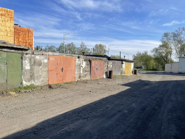 Гараж, > 30 м²