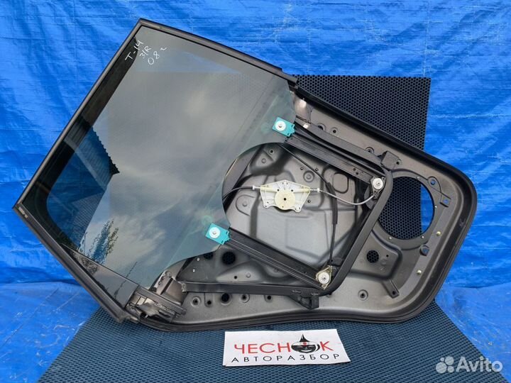 Стекло двери задней правой VW Touareg GP