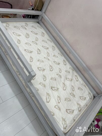 Детская кровать домик с матрасом