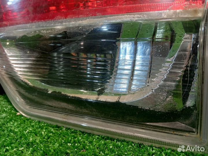 Фонарь задний внутренний правый Toyota Highlander
