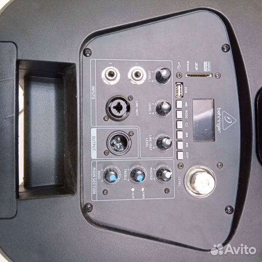Активная акустическая система behringer C210
