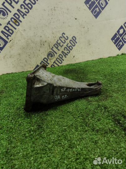 Кронштейн опоры двигателя правый Bmw E34 седан 2.0