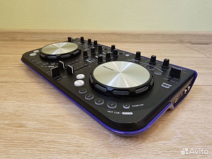 DJ-контроллер Pioneer DDJ-WeGo-V