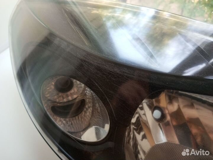 Фара правая Renault Sandero 1 09-14г