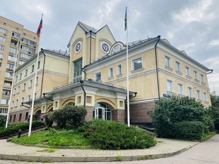 Здание 2973,3м2 на огороженной территории в цао