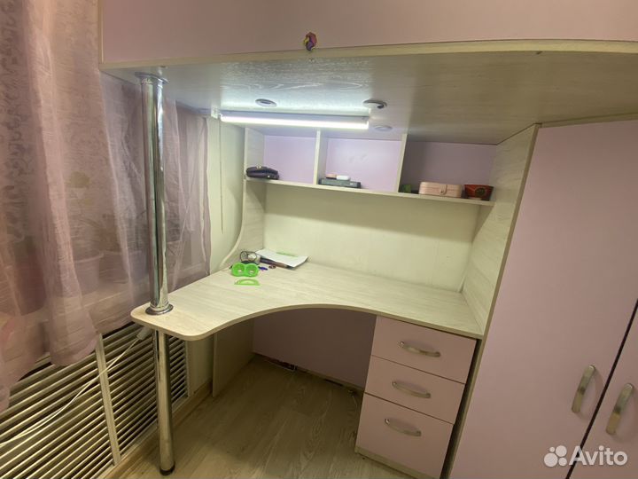 Двухъярусная кровать со шкафом и столом