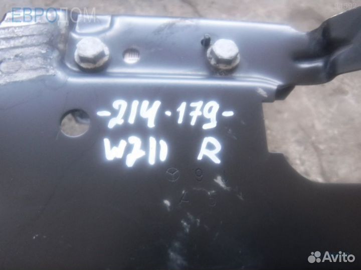 Крепление / кронштейн переднее правое mercedes W211 s1106638