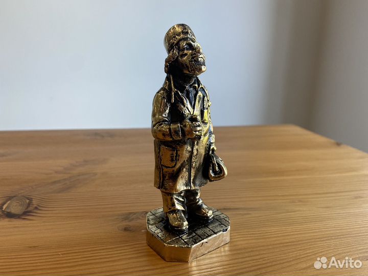 Фигурка. Статуэтка. Доктор. Врач. Бронза