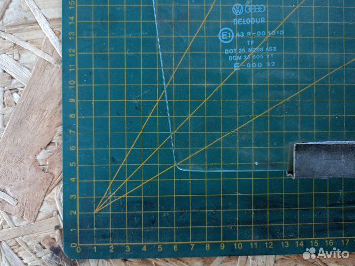 Стекло переднее правое Volkswagen Passat B2 81-88