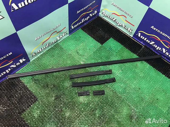 Молдинг крыши задний правый Lexus RX350