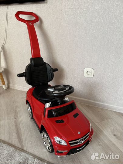 Машинка каталка с ручкой mercedes