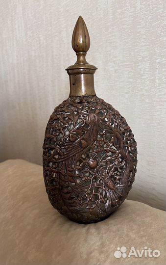 Старинный графин, бутылка, штоф в медной оплётке