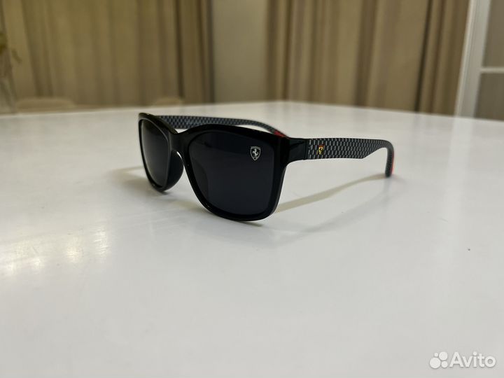 Солнцезащитные очки ferrari