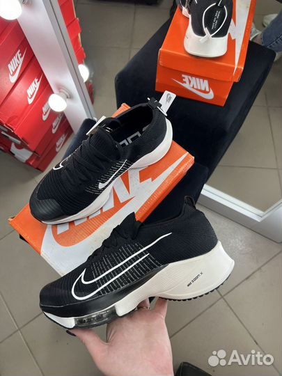 Nike air zoom tempo next р.42,43